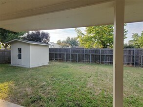 1806 Maplelawn St in Taylor, TX - Building Photo - Building Photo
