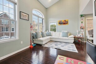 80 Lydia Dr in Guttenberg, NJ - Building Photo