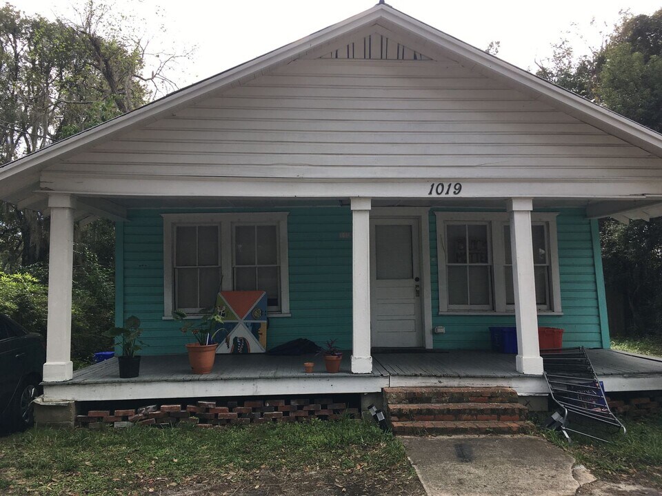 1019 NW 6th Pl in Gainesville, FL - Building Photo