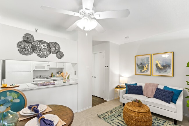 Summit in Metairie, LA - Building Photo - Building Photo