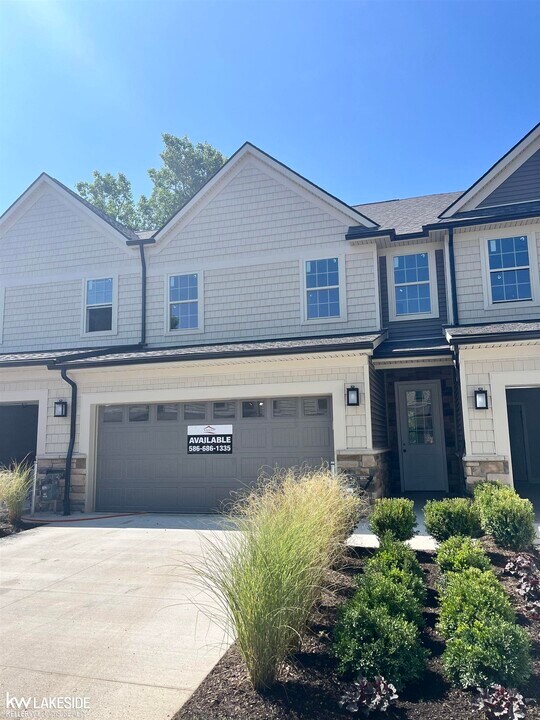 11378 LANGFELD Spur in Brighton, MI - Building Photo