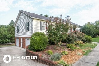 404 Graves Mill Rd in Kernersville, NC - Foto de edificio - Building Photo