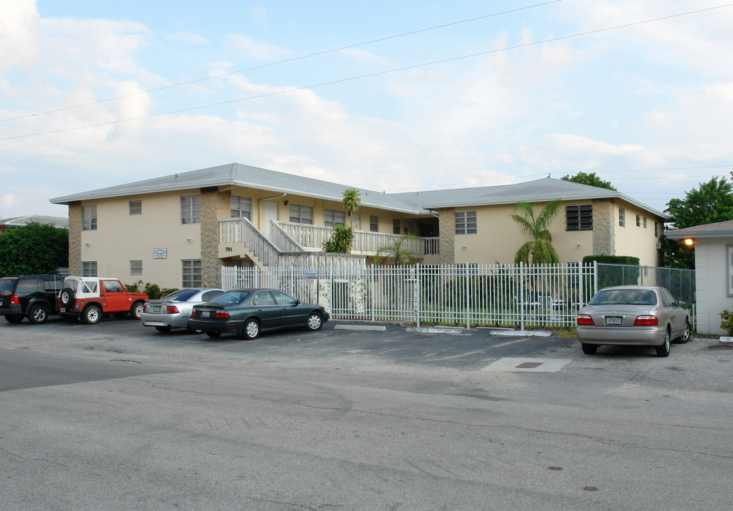 701 SE 15th St in Fort Lauderdale, FL - Foto de edificio