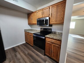 12730 Woodside Ln in Newport News, VA - Building Photo - Building Photo