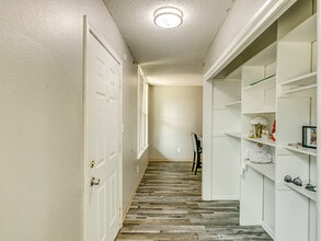 Hillcrest Residences in Oklahoma City, OK - Foto de edificio - Building Photo