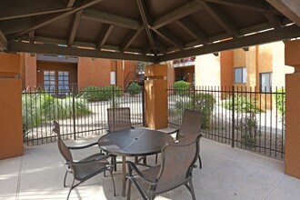 Paradise Foothills Apartment Homes in Phoenix, AZ - Foto de edificio - Building Photo