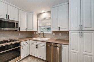 7923 Dawnridge Dr in Houston, TX - Foto de edificio - Building Photo
