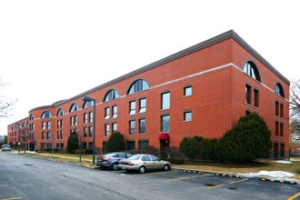 Linden Place Apartments in Arlington Heights, IL - Building Photo - Building Photo