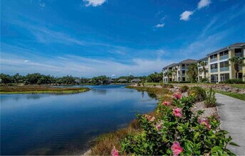 19345 Water Oak Drive, Unit 104 in Port Charlotte, FL - Foto de edificio - Building Photo