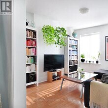 4 Stonehouse Crescent in Toronto, ON - Building Photo - Building Photo