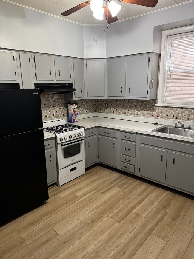 2704 E Somerset St, Unit 1st FL in Philadelphia, PA - Foto de edificio - Building Photo