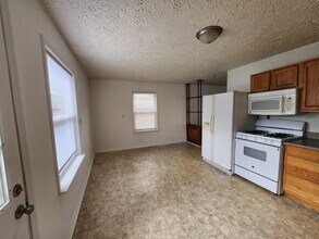 8412 E 37th Pl in Indianapolis, IN - Building Photo - Building Photo