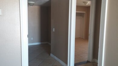 18140-46 Poinciana in Adelanto, CA - Building Photo - Interior Photo