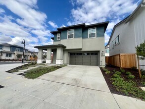 2604 Atascadero Dr in Fairfield, CA - Foto de edificio - Building Photo