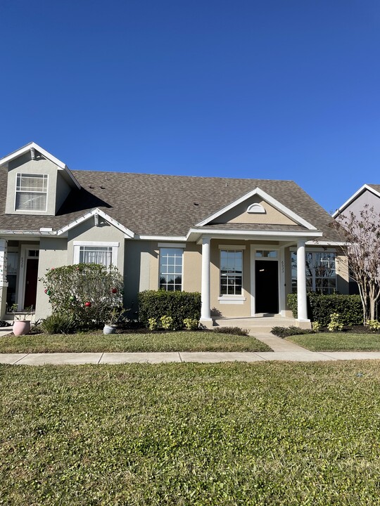 6533 Silver Queen Way in Windermere, FL - Building Photo