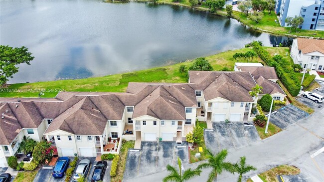 9167 Fontainebleau Blvd in Miami, FL - Foto de edificio - Building Photo