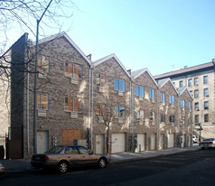 2474-2476 Belmont Ave Apartamentos