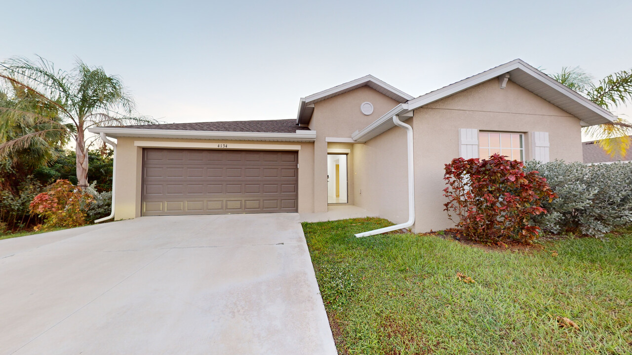 1630 NE 35th St in Cape Coral, FL - Building Photo