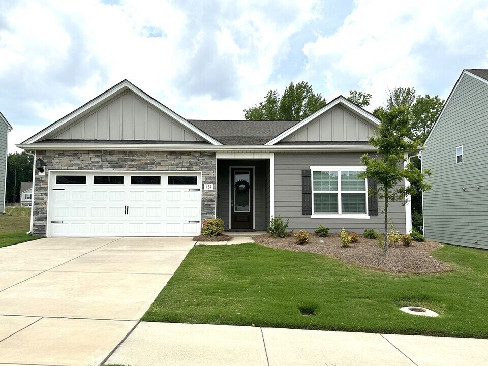 131 Colonial Reserve Ave in Troutman, NC - Building Photo