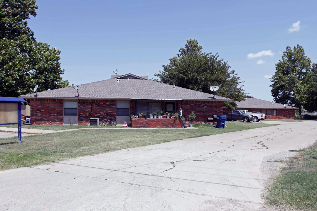 Diamond Apartments in Minco, OK - Building Photo