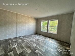 4614 E Old Trail Rd in Columbia City, IN - Foto de edificio - Building Photo