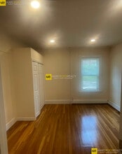 49 Sharon St, Unit 1 in Waltham, MA - Building Photo - Building Photo