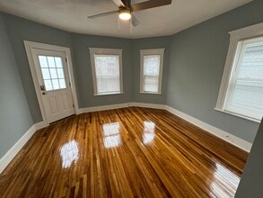 35 Cameron Ave, Unit 2 in Somerville, MA - Building Photo - Building Photo