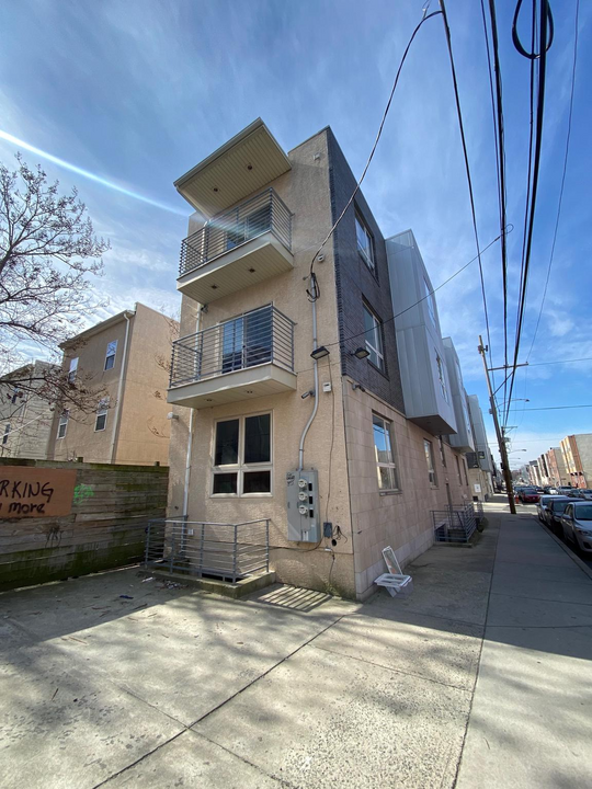 1849 N 17th St, Unit 2 in Philadelphia, PA - Building Photo