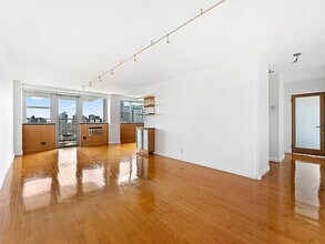 75 Henry St in Brooklyn, NY - Building Photo - Building Photo