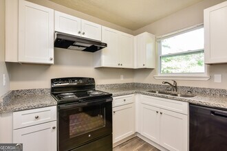 325 Morris Ct SE in Conyers, GA - Building Photo - Building Photo