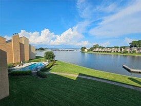 12600 Melville Dr in Montgomery, TX - Building Photo