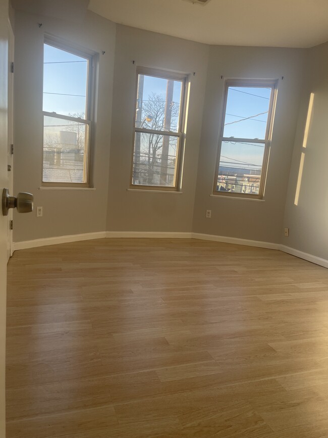 688 Grove St, Unit 2L in Irvington, NJ - Building Photo - Building Photo