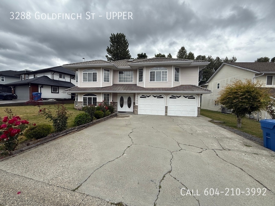 3288 Goldfinch St in Abbotsford, BC - Building Photo