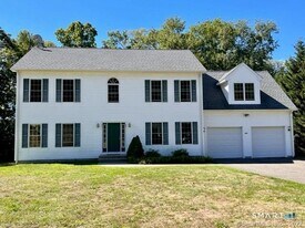 242 Upper Pattagansett Rd in East Lyme, CT - Building Photo
