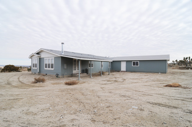 415 Goss Rd in Pinon Hills, CA - Building Photo - Building Photo