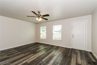 1737 NW 6th Pl in Cape Coral, FL - Foto de edificio - Building Photo