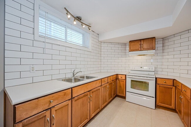 986 Edinburgh Rd S in Guelph, ON - Building Photo - Building Photo