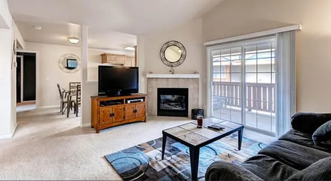 1288 Lake Cir in Windsor, CO - Foto de edificio - Building Photo