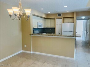 1275 Wildwood Lakes Blvd in Naples, FL - Building Photo - Building Photo