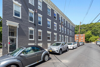 46 Brackett St, Unit 2 in Boston, MA - Building Photo - Building Photo