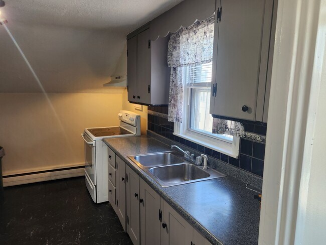 35 Federal St, Unit 2nd floor in Warren, RI - Building Photo - Building Photo