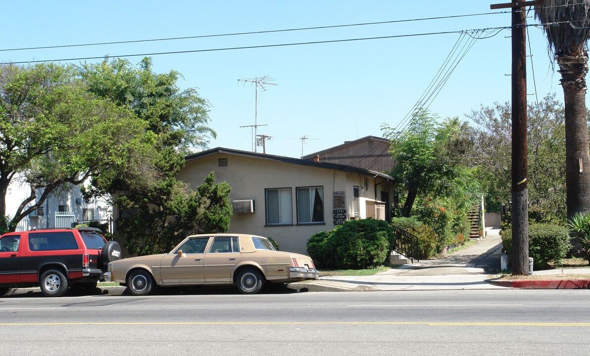 12731-12735 Vanowen St in North Hollywood, CA - Building Photo