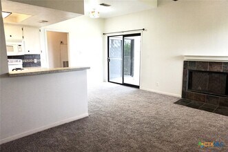 1013 Chestnut St in San Marcos, TX - Building Photo - Building Photo