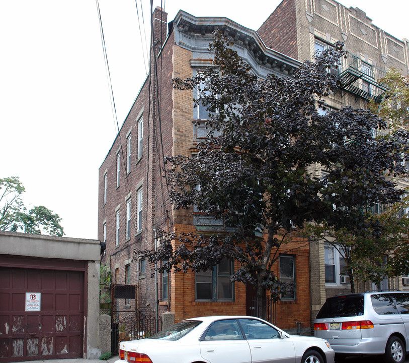 307 62nd St in West New York, NJ - Building Photo