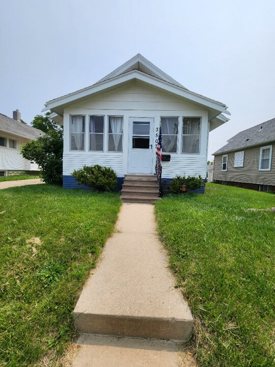 3507 Elm Ave SE in Cedar Rapids, IA - Building Photo