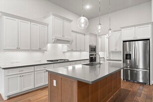 40 Venetia Grove Dr in Tomball, TX - Building Photo