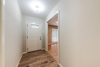 5611 Mapleleaf Dr in Austin, TX - Building Photo - Building Photo