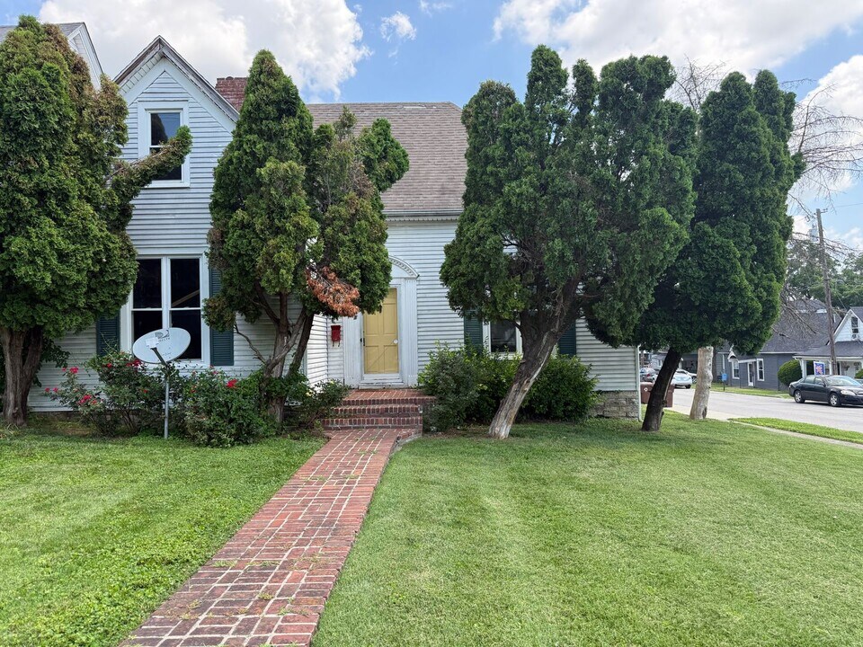401 W Lexington Ave in Winchester, KY - Foto de edificio