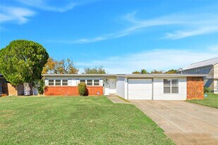 2705 Gulfstream Rd in Orlando, FL - Building Photo