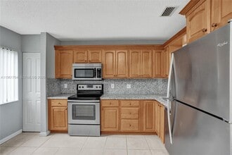 2641 Gately Dr W in West Palm Beach, FL - Building Photo - Building Photo